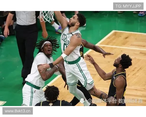 以斯玛特和海斯双核发威 雷迪克盛赞内外线统治